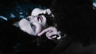 Christiane Paul çıplak, Maria Ehric çıplak, Das Adlon'dan bir sahne. Eine Familiensaga (2012)