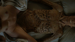 Sharni Vinson nua, Simone Buchanan nua, cena de sexo de Patrick (2013)