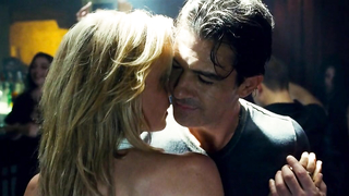 Radha Mitchell nuda, scena di sesso da The Code (2009)