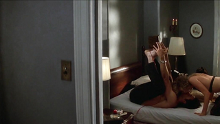 Laura Dern çıplak, Wild at Heart'tan (1990) seks sahnesi