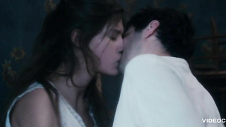 Adele Exarchopoulos çıplak, Les Anarchistes (2015) filminden seks sahnesi