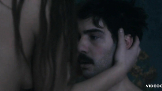 Adele Exarchopoulos çıplak, Les Anarchistes (2015) filminden seks sahnesi