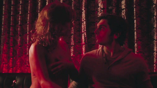 Mary nua, cena de Lou Hermant nua, Mercedes Aspa Le Thi nua, Emilie Arthapignet nua, cena de Toute premiere fois (2015)