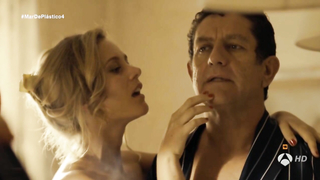 Lisi Linder nue, scène de sexe de Mar de plastico s01e04 (2015)