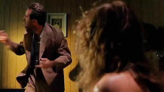 Esther Elise nue, Susie Wilson nue, scène de Hollywood Chainsaw Hookers (1988)