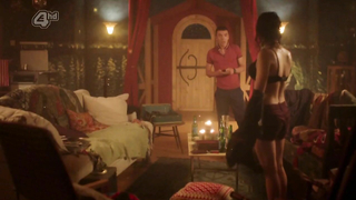 Lola Creton nuda, scena di Hollyoaks Later (2008)