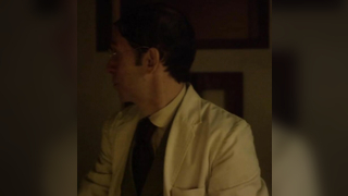 Зои Сайдел обнаженная, сцена из Института (2017)