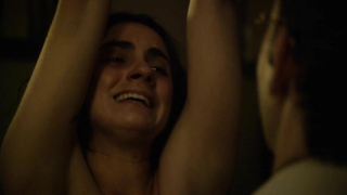 Зои Сайдел обнаженная, сцена из Института (2017)