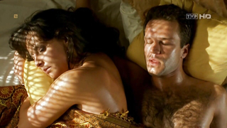 Nude video with Anna Brusewicz , scene from Operacja Samum (1999)