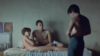 Adriana Ugarte nue, scène de sexe de Castillos de carton (2009)