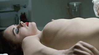 Christina Ricci nua, cena de sexo de After.Life (2009)