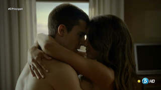 Hiba Abouk nuda, scena di sesso da El Principe s01e04 (2014)