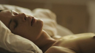 Фелин Рогган голая, Агнешка Подсядлик обнаженная, сцена секса из фильма "Як кальковице зникнац" (2014)