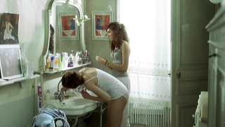 Laetitia Casta nackt, Szene aus Le grand appartement (2006)