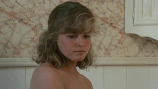 Elisabeth Shue nuda, scena erotica da Link (1986)