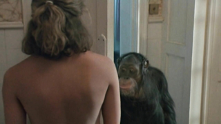 Elisabeth Shue nuda, scena erotica da Link (1986)