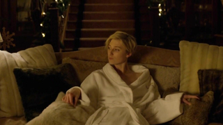 Aure Atika ed Elizabeth Debicki nude, scena di sesso da The Night Manager s01e01 (2016)