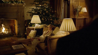 Aure Atika ed Elizabeth Debicki nude, scena di sesso da The Night Manager s01e01 (2016)