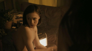 Alina Levshin desnuda, escena erótica de Lugen und andere Wahrheiten (2014)