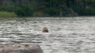 Bea Santos nuda, scena erotica di Coconut Hero (2015)