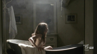 Giulia Gorietti nackt, erotische Szene aus I segreti di Borgo Larici s01e04 (2014)