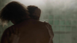 Sarah Wayne Callies nuda, scena di sesso da Colony s01e03 (2016)