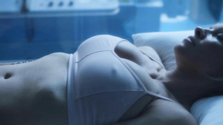 Памела Андерсон обнаженная, эротическая сцена из Connected (2015)