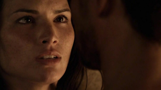 Katrina Law çıplak, Spartacus Blood and Sand'den seks sahnesi s01e13 (2010)