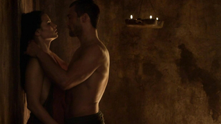 Katrina Law çıplak, Spartacus Blood and Sand'den seks sahnesi s01e13 (2010)