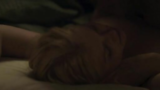 Alexandra Breckenridge ve Whitney Able çıplak, Dark (2015) filminden seks sahnesi