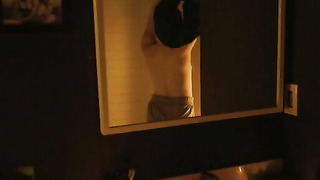 Alexandra Breckenridge ve Whitney Able çıplak, Dark (2015) filminden seks sahnesi