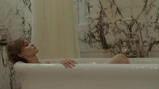 Angelina Jolie nue, scène érotique de By the Sea (2015)