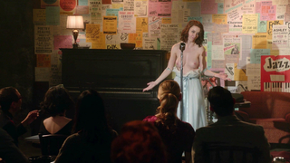Rachel Brosnahan nua, cena erótica de The Marvelous Mrs. Maisel s01e01 (2017)