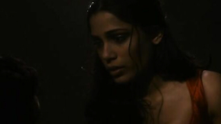 Isabel Lucas e Freida Pinto nuas, cena de sexo de Imortais (2011)