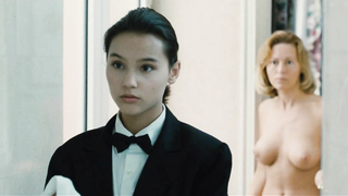 Catherine Guittoneau nue, scène de sexe de A Single Girl (1995)