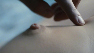 Chulpan Khamatova nua, cena de sexo de Sindrom Petrushki (2015)