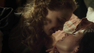 Malin Buska ve Sarah Gadon The Girl King'den (2015) çıplak, erotik sahne