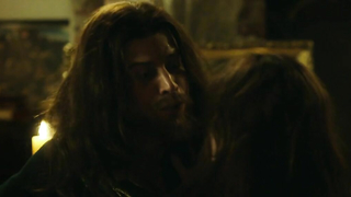 Malin Buska ve Sarah Gadon The Girl King'den (2015) çıplak, erotik sahne