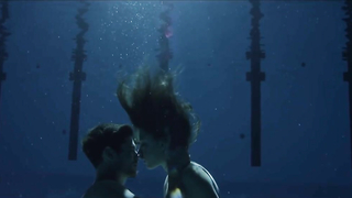 Adele Exarchopoulos, Fire (2015) filminden çıplak, erotik sahne