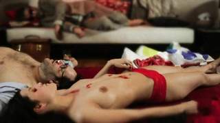 Maria Birta nuda, scena di sesso da XL (2013)