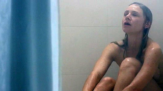 Katarina Cas çıplak, The Rift (2016) filminden sahne