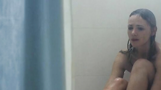 Katarina Cas çıplak, The Rift (2016) filminden sahne