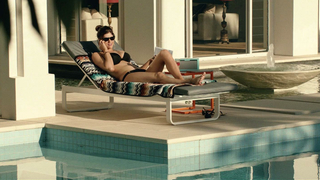 Alexandra Daddario seksi, San Andreas (2015) filminden bir sahne