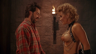 Kiara Hunter nua, cena de Bordello of Blood (1996)