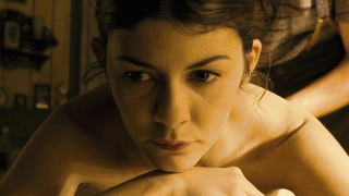 Audrey Tautou nua, cena de sexo de A Very Long Engagement (2004)