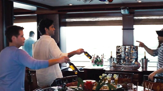 Christine Donlon çıplak, Nina Agdal seksi, Emmanuelle Chriqui seksi, Entourage'dan (2015) seks sahnesi