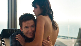 Christine Donlon çıplak, Nina Agdal seksi, Emmanuelle Chriqui seksi, Entourage'dan (2015) seks sahnesi