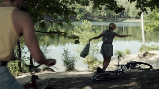 Sonja Gerhardt nuda, scena da Deutschland 83 s01e02 (2015)