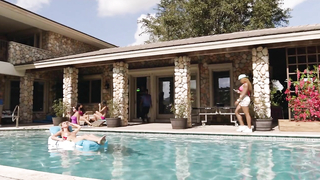 Arielle Kebbel seksi, Joy Corrigan çıplak, Staci Lyon çıplak, Ballers s01e06,07 (2015) sahnesi