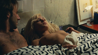 Virginie Ledoyen nue, scène de Héroïnes (1997)